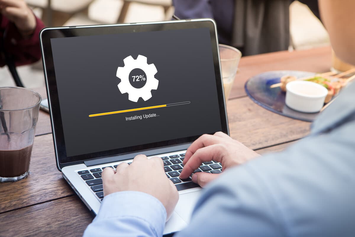 Appareils numériques, applications, logiciels… : pourquoi est-il dangereux de négliger leurs mises à jour ?